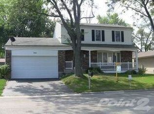 720 Buffalo Cir, Carol Stream, IL 60188