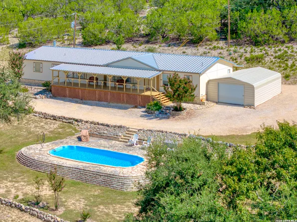 541 Camino Segundo, Leakey, TX 78873