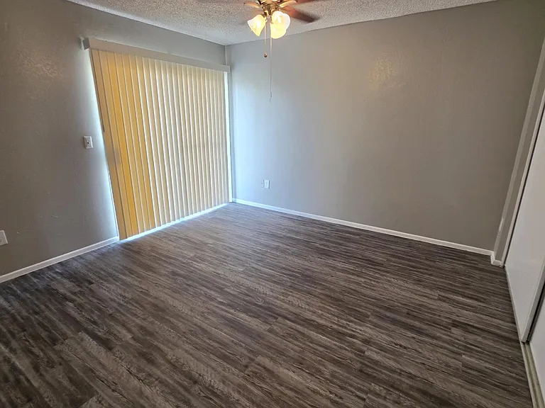 11045 N 17th Ave #2-D — Photo 10
