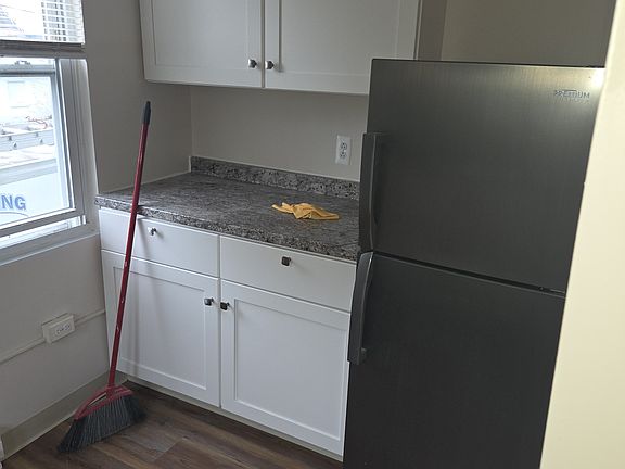 2nd image of 139 Summit Ave #5