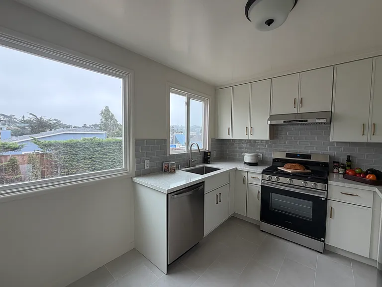 Lake Vista Ave — Photo 3