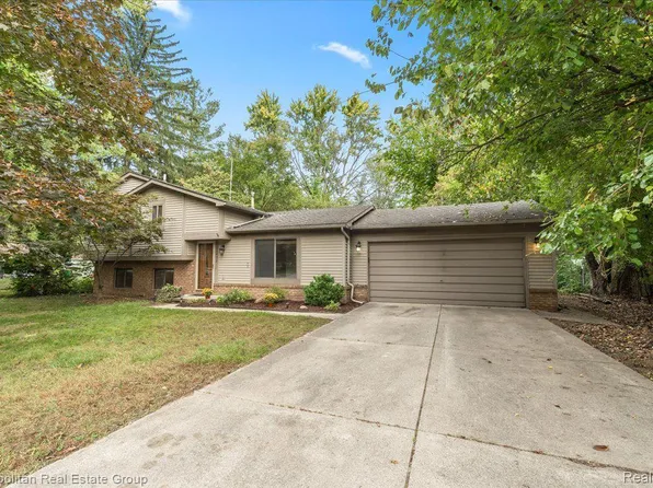 30492 Salisbury St, Farmington Hills, MI 48336