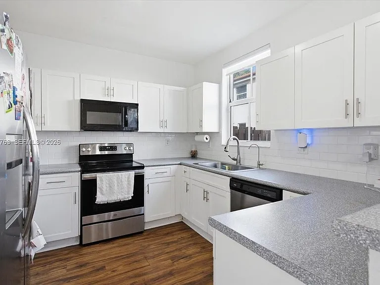 976 NE 42nd Ave #0 — Photo 7