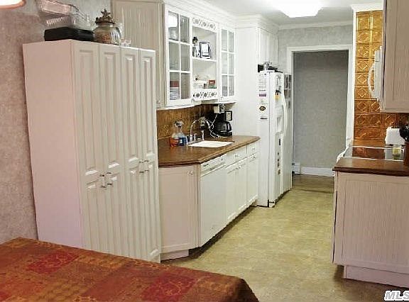 3rd image of 63 Auborn Ave