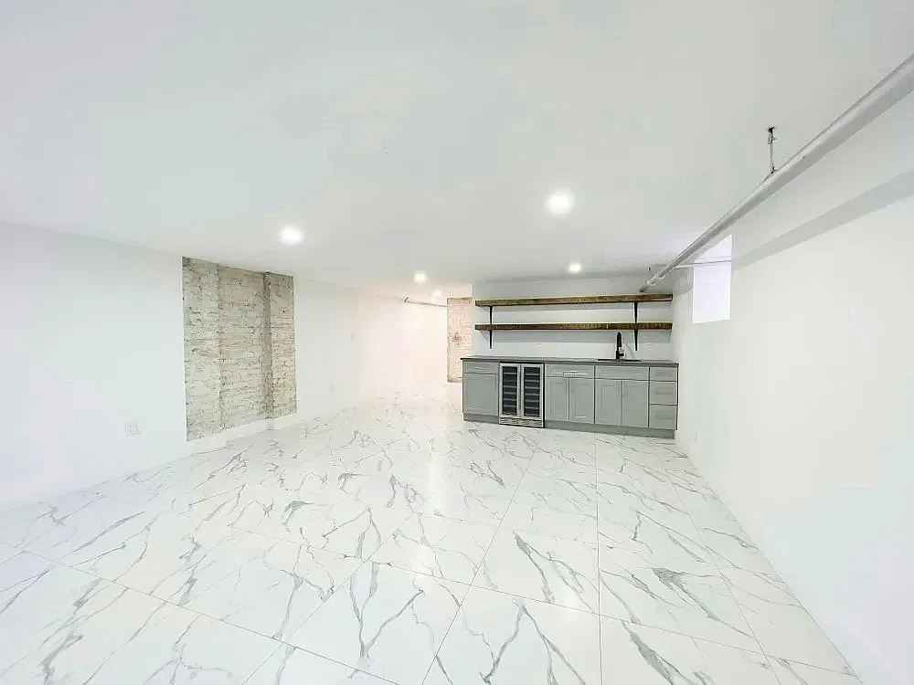 115 Carlton Ave — Photo 3