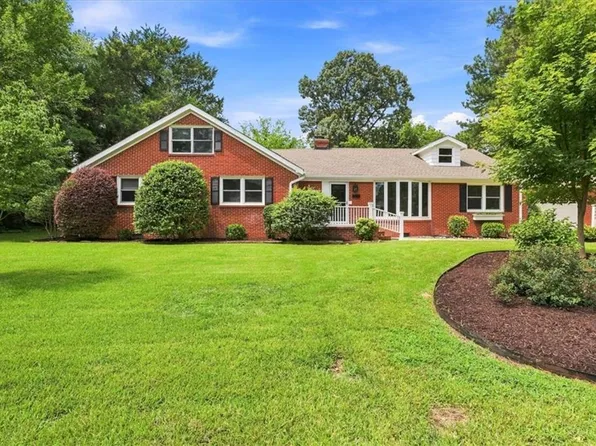 3040 Edinburgh Dr, Virginia Beach, VA 23452