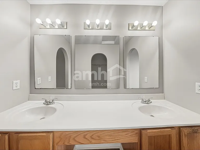 838 Avalon Dr — Photo 14
