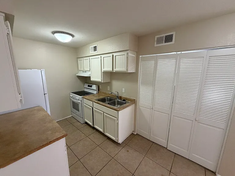 145 S Doran #2 — Photo 8