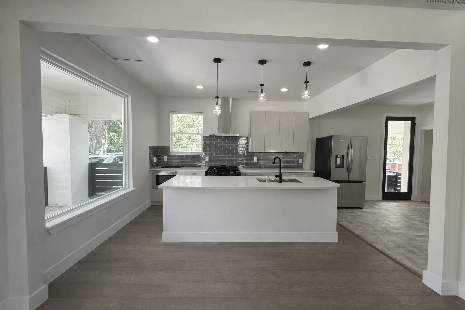 4 bed, 4.5 bath, 2245 sqft, $7,400 — Photo 4