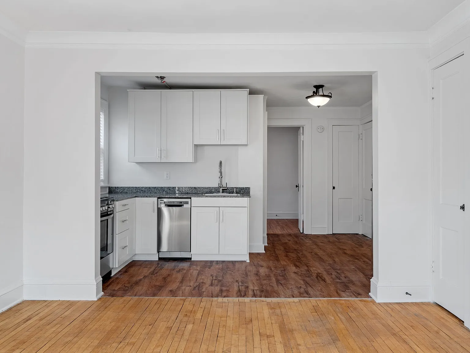 1618 Charles — Photo 4