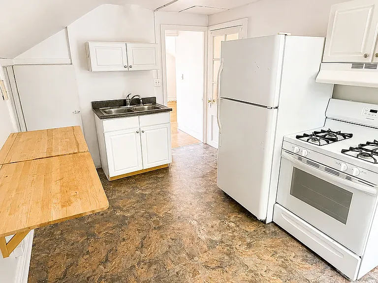 735 Deerfield Rd — Photo 3