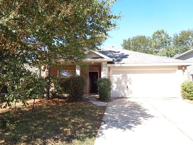 3 bed, 2.0 bath, 2134 sqft, $1,725 — Photo 2