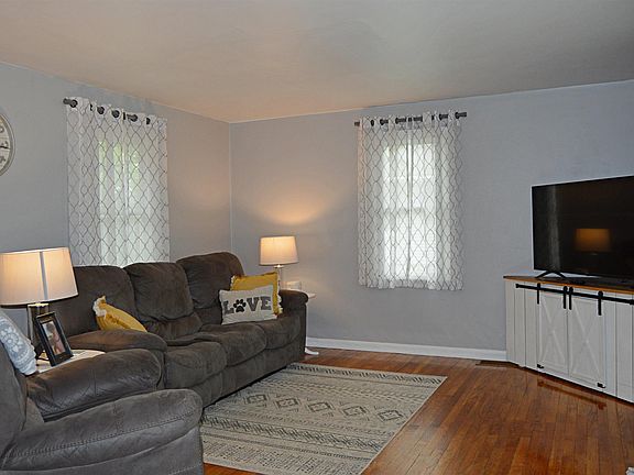 2nd image of 709 S 10th St
