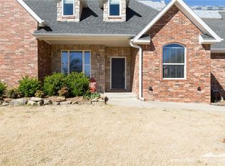 1985 N Purva Pl, Fayetteville, AR 72704
