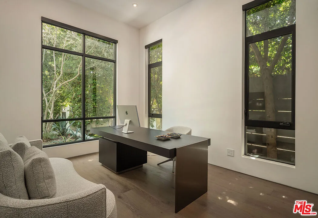 5 bed, 5.5 bath, 4800 sqft, $25,000 — Photo 3
