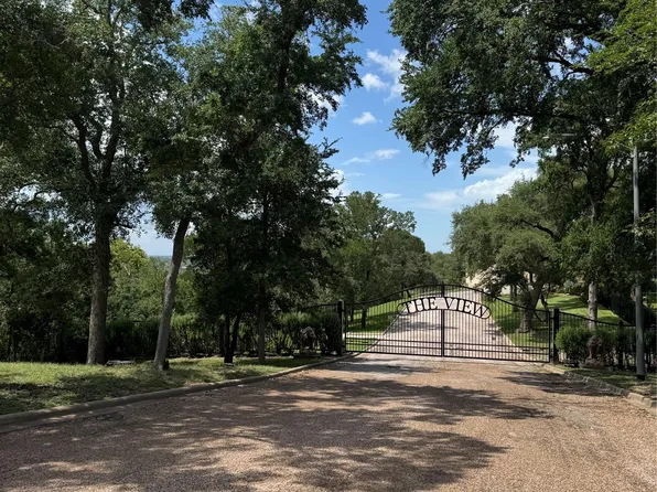 112 Kathleen Ave, La Grange, TX 78945