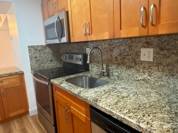 469 NE 207th Ln APT 101, Miami, FL 33179