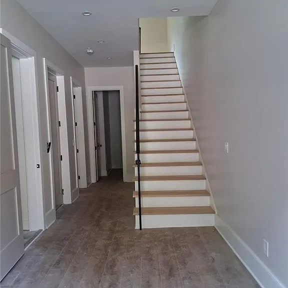 3525 Kingsboro Rd NE — Photo 3
