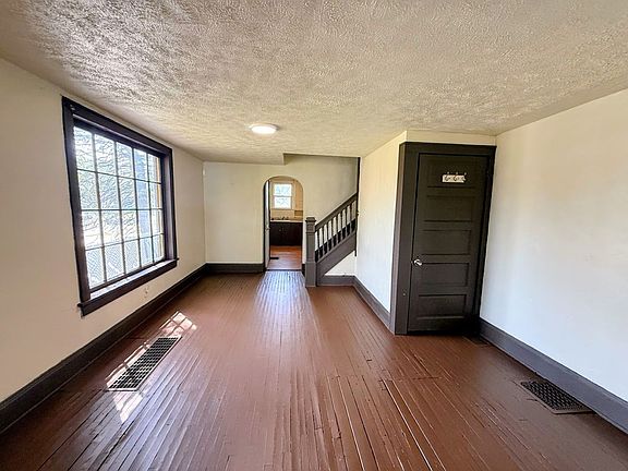 3rd image of 2048 2nd St NE #2050
