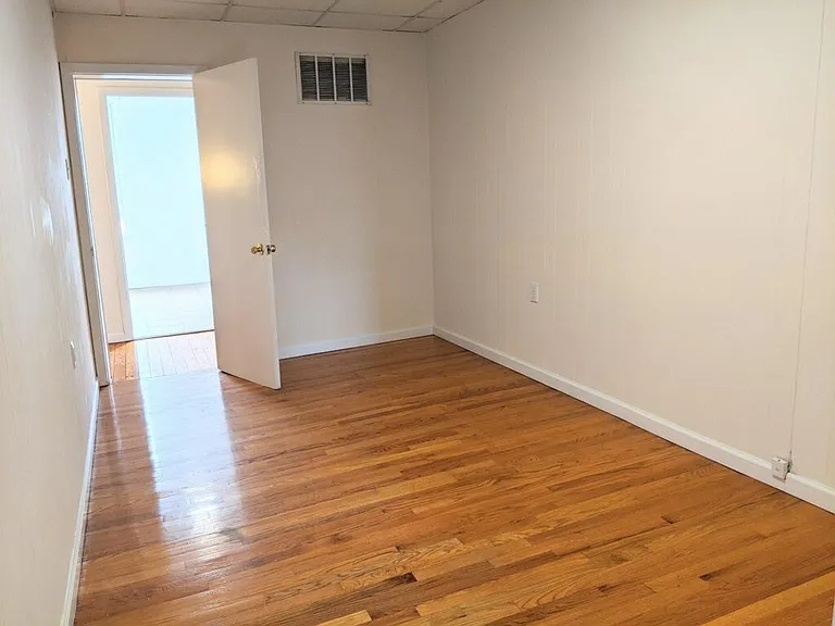 475 Monmouth St #4 — Photo 13