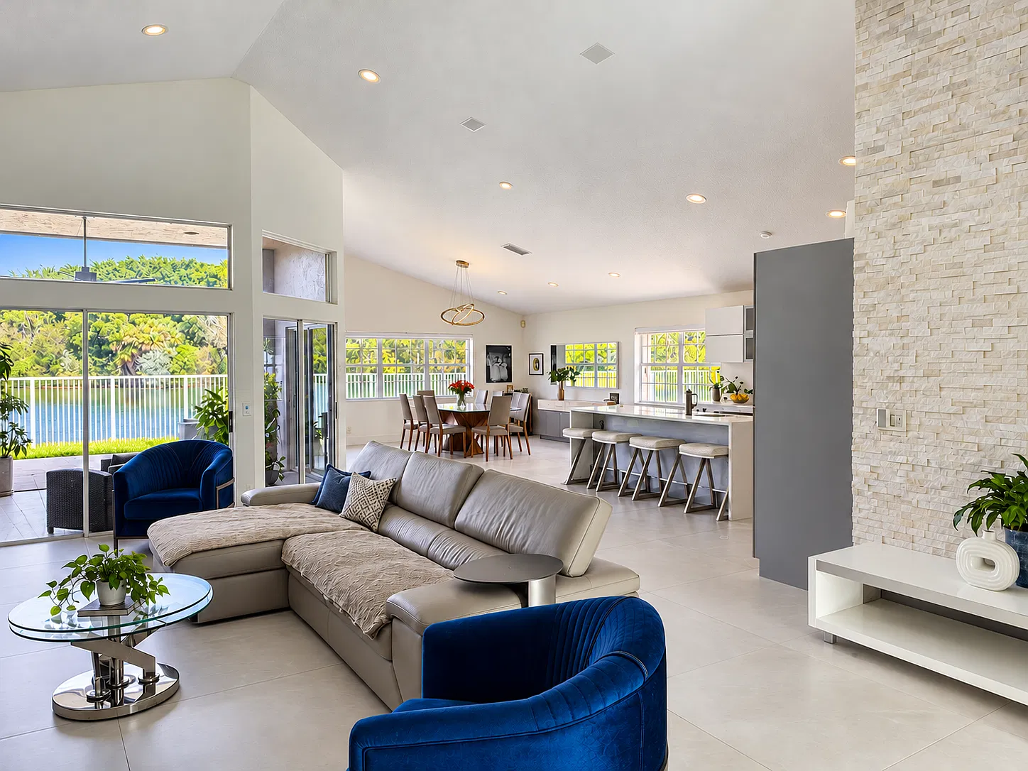 4 bed, 2.5 bath, 2374 sqft, $7,000 — Photo 3