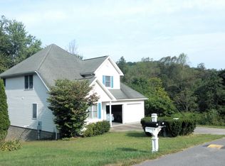 2074 Pinecrest Dr, Morgantown, WV 26505