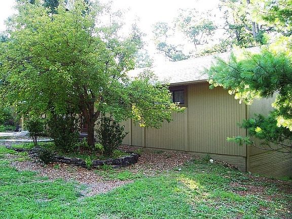 Trees create privacy