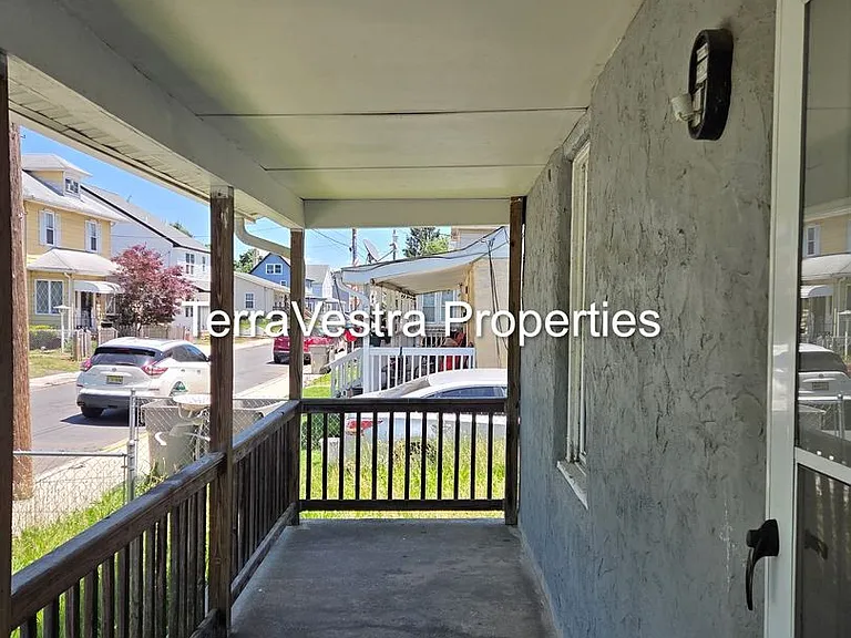 242 W Washington St — Photo 12
