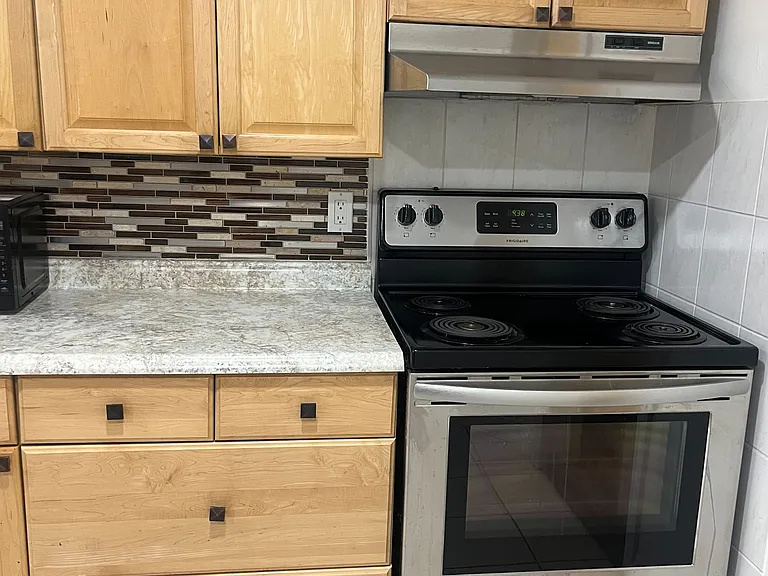 74 Creanona Blvd #BASEMENT — Photo 9