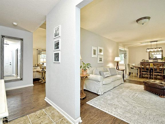 3rd image of 1519 Hillside Oaks