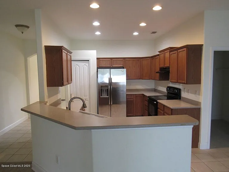 1741 Bridgeport Cir — Photo 18