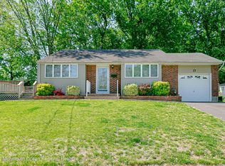 21 Gibson Dr, Hazlet, NJ 07730