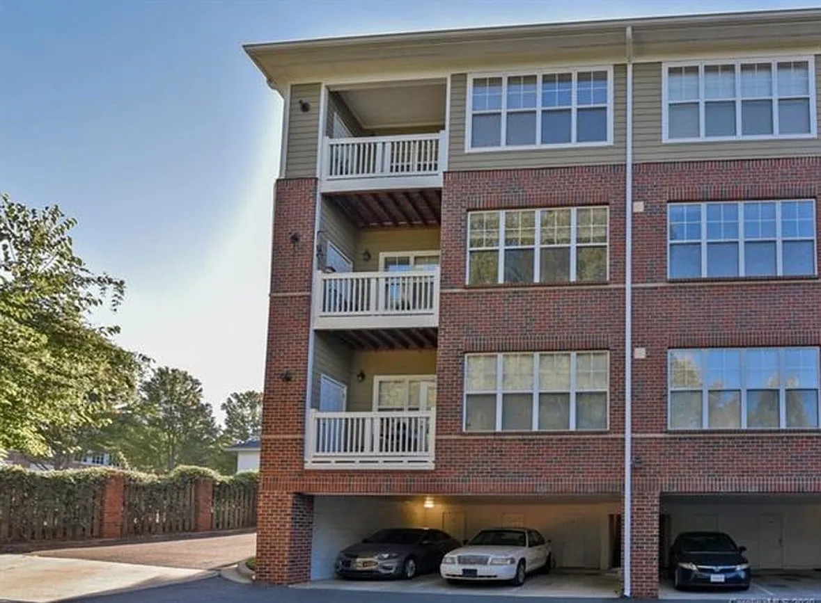 2 bed, 1059 sqft, $2,150 — Photo 2