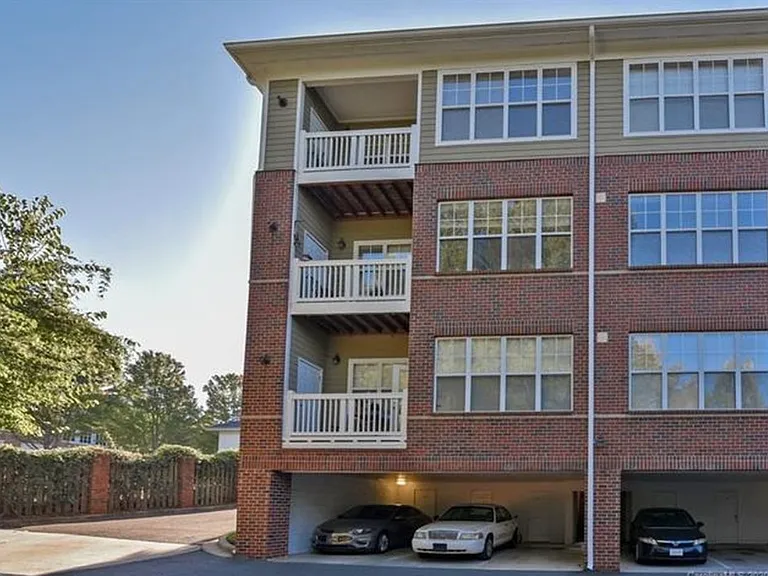 226 S Torrence St #301 — Photo 2