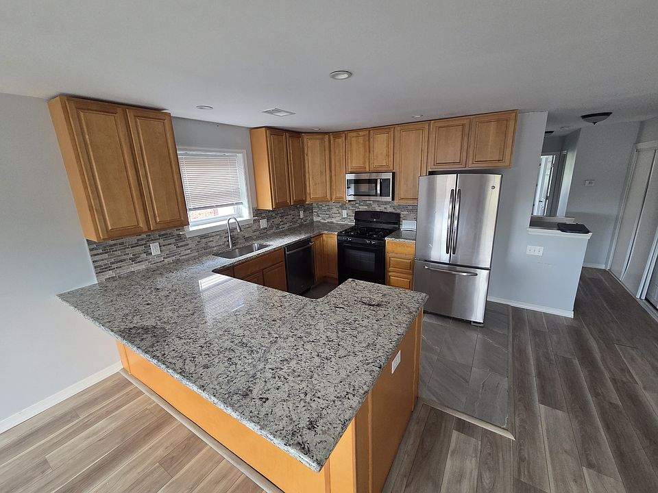 1st image of 15119 Beverly Dr #2