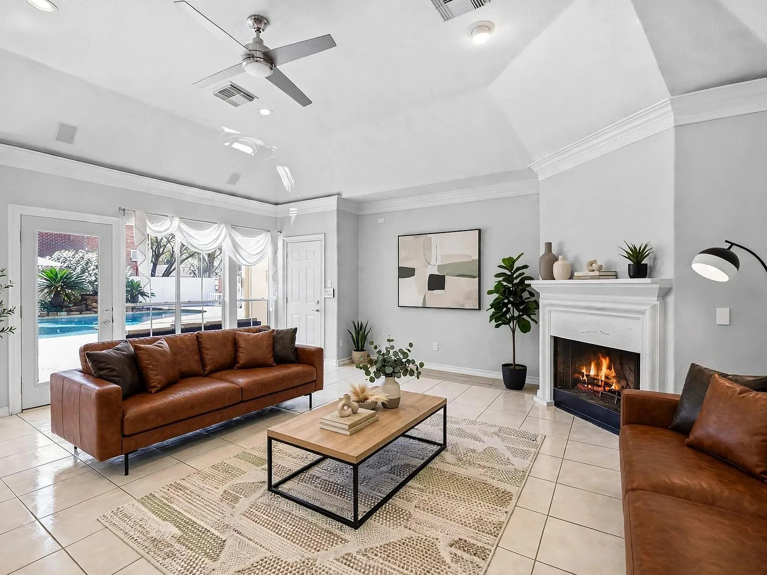 4 bed, 2.5 bath, 3454 sqft, $4,800 — Photo 1