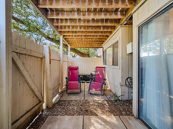 3rd image of 101 Cove West 204