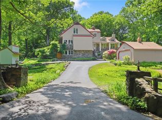 7 Mead Rd, Armonk, NY 10504