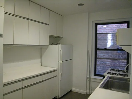 Rented by Metropolitan Equities | media 25