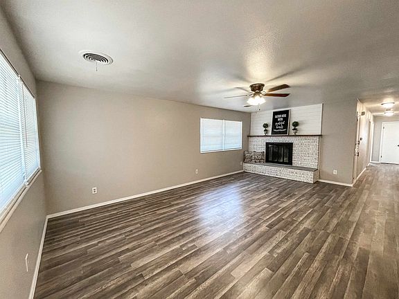 2nd image of 404 S Evergreen Ave