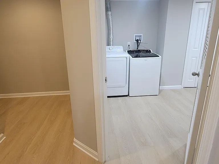8413 Meadow Green Way — Photo 23