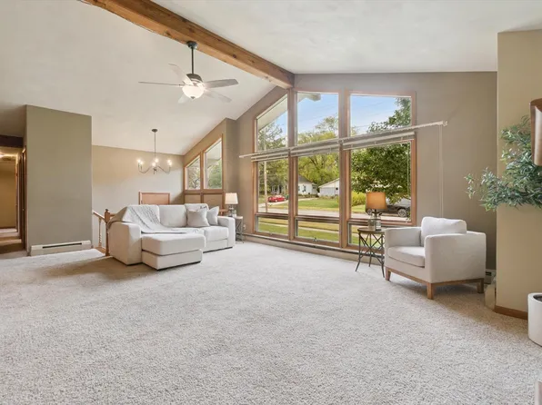 1104 Blaine St, Edgerton, WI 53534