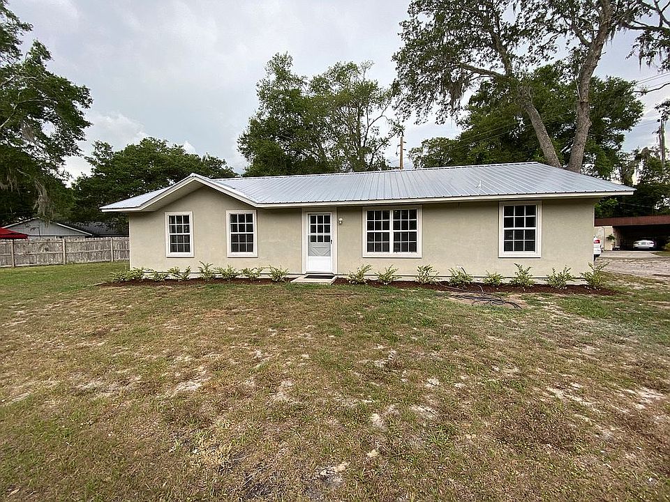 1st image of 2204 Silver Lake Dr