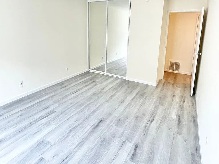 123 (470 Warren) — Photo 9