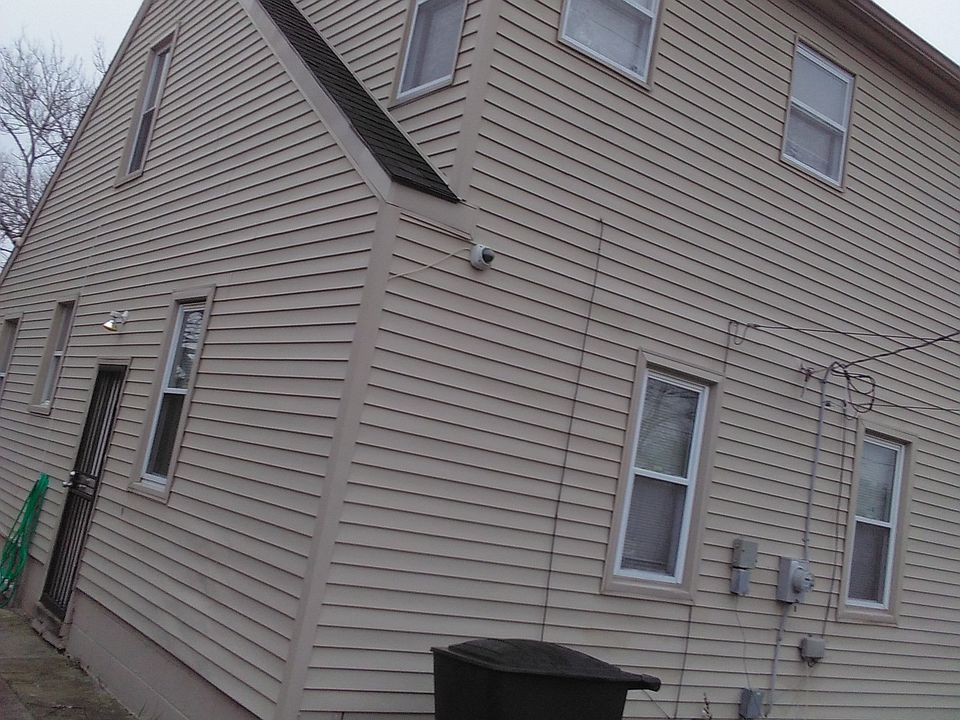 2nd image of 7621 Parkland