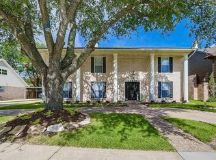 13815 Vinehill Dr, Sugar Land, TX 77498