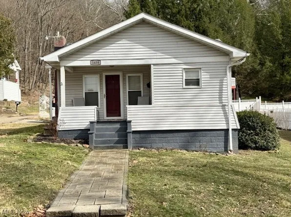 1458 Grand Ave, Wellsburg, WV 26070