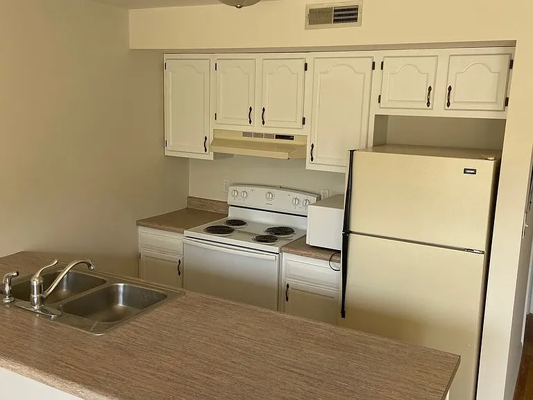 302 S Cedar St — Photo 33