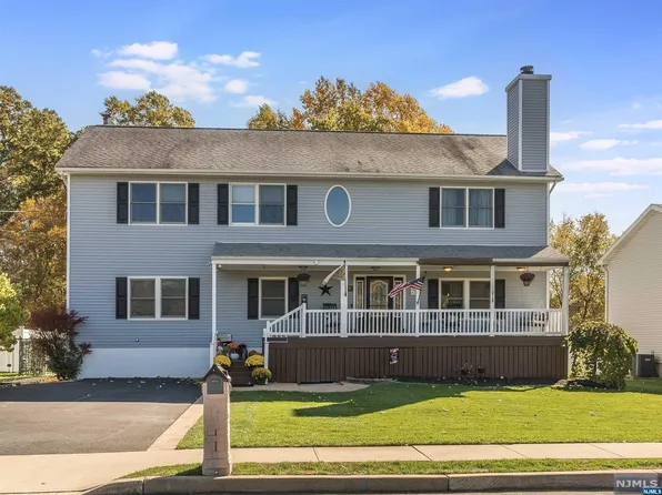 39 White Rock Blvd, Oak Ridge, NJ 07438