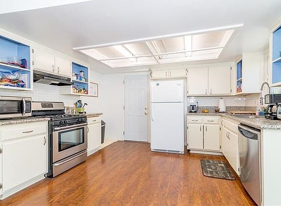 2nd image of 239 W Connecticut Ave